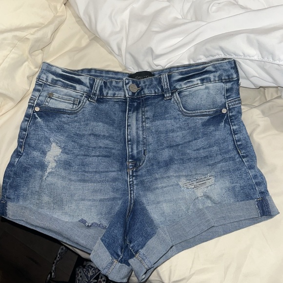 Women Shorts - Picture 2 of 3